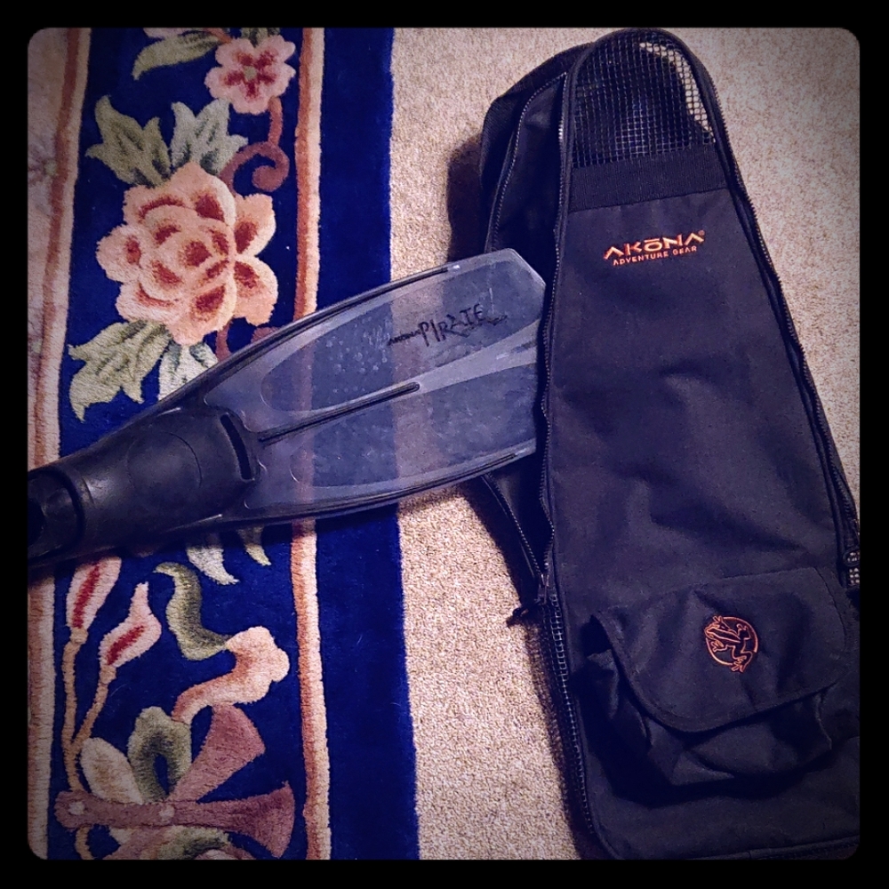 Flippers Size 5-6 & Bag